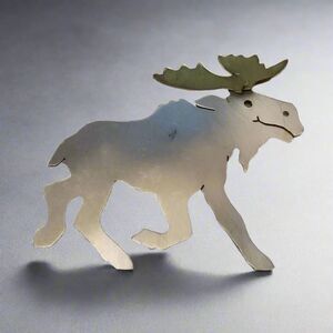 Vintage Metal Moose Brooch – Silver Tone Wildlife Animal Pin